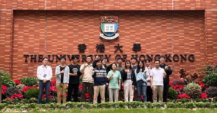 Professor Dong-Myeong Shin (front row, first left) and the research group members.